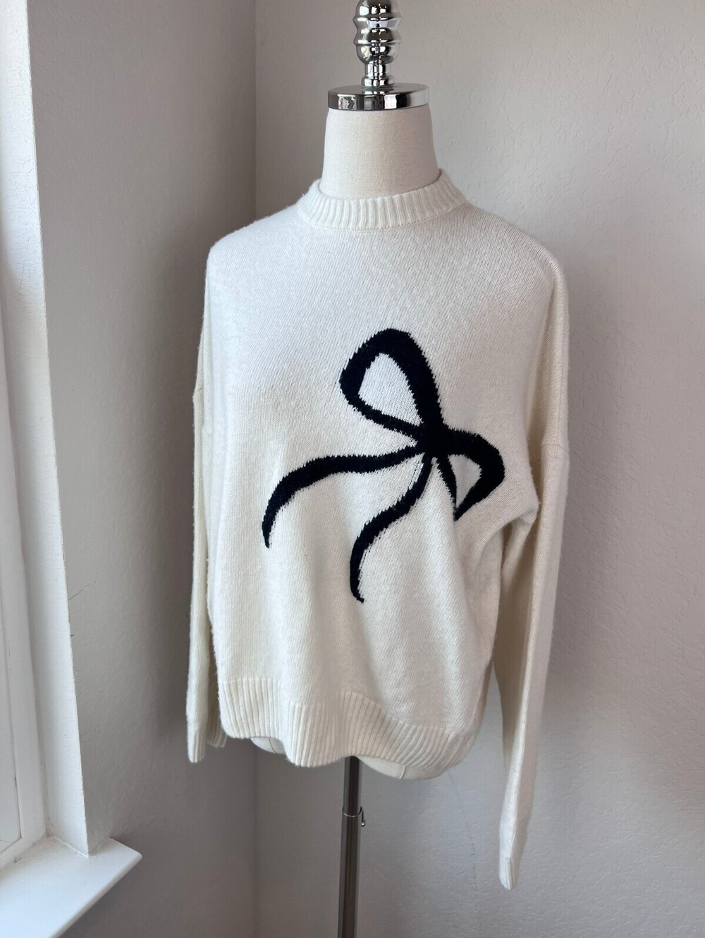 Subdued Made in Italy Off White Bow Sweater Wool Blend size Medium Preppy